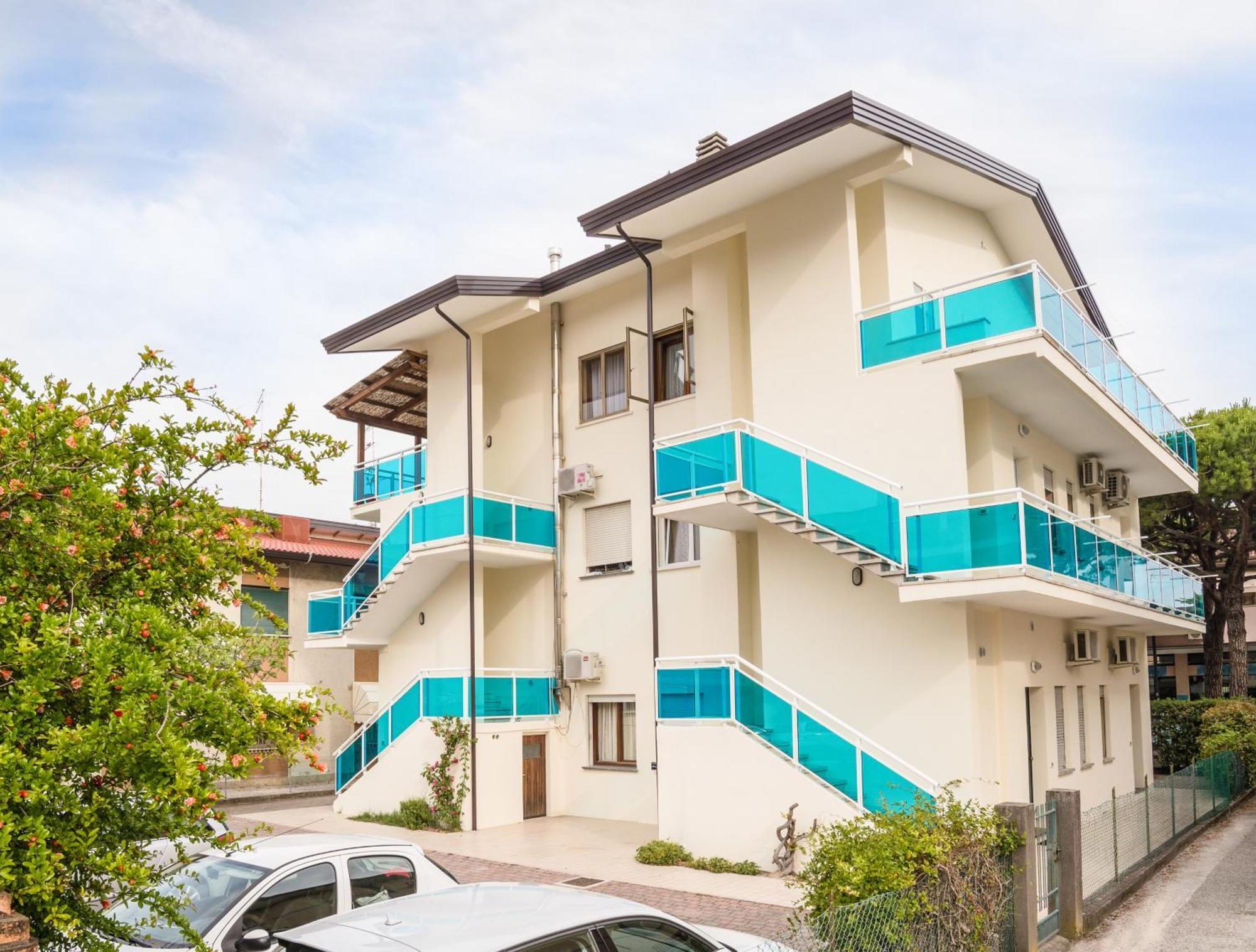 Appartamenti Casa De Lazzari - Piazza Brescia - Adria Holiday Jesolo - Family Apartments Exteriör bild