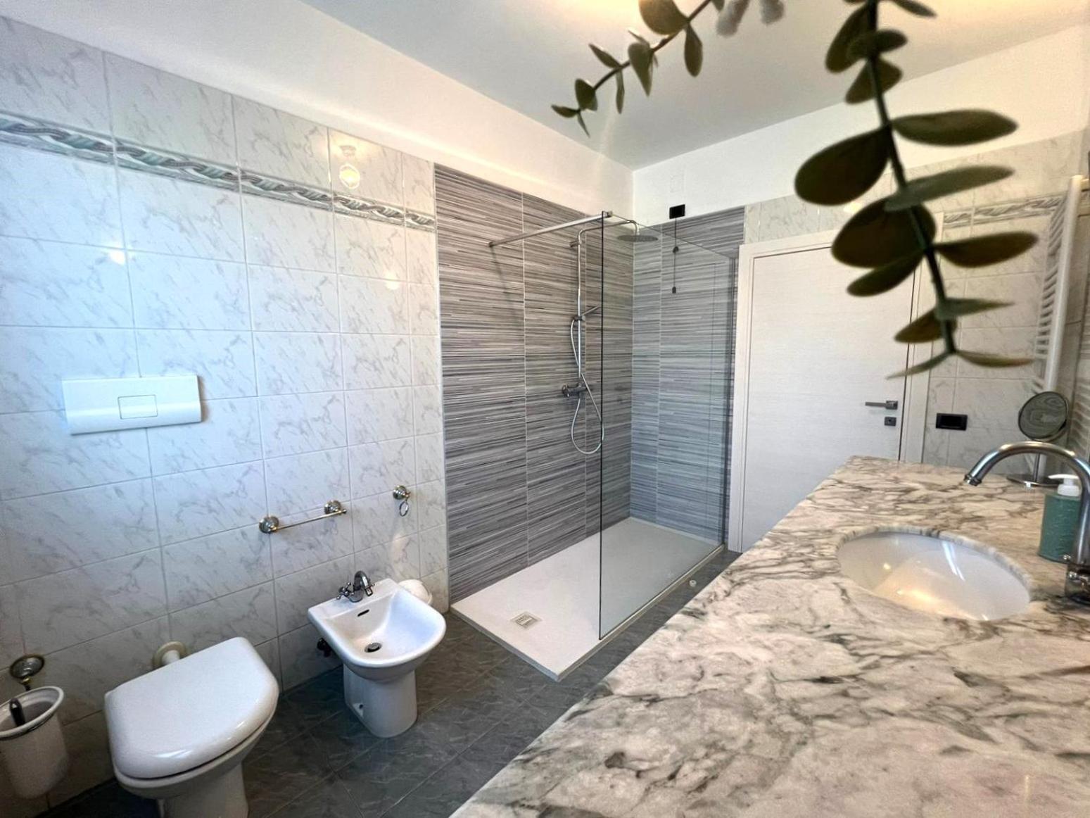 Appartamenti Casa De Lazzari - Piazza Brescia - Adria Holiday Jesolo - Family Apartments Rum bild
