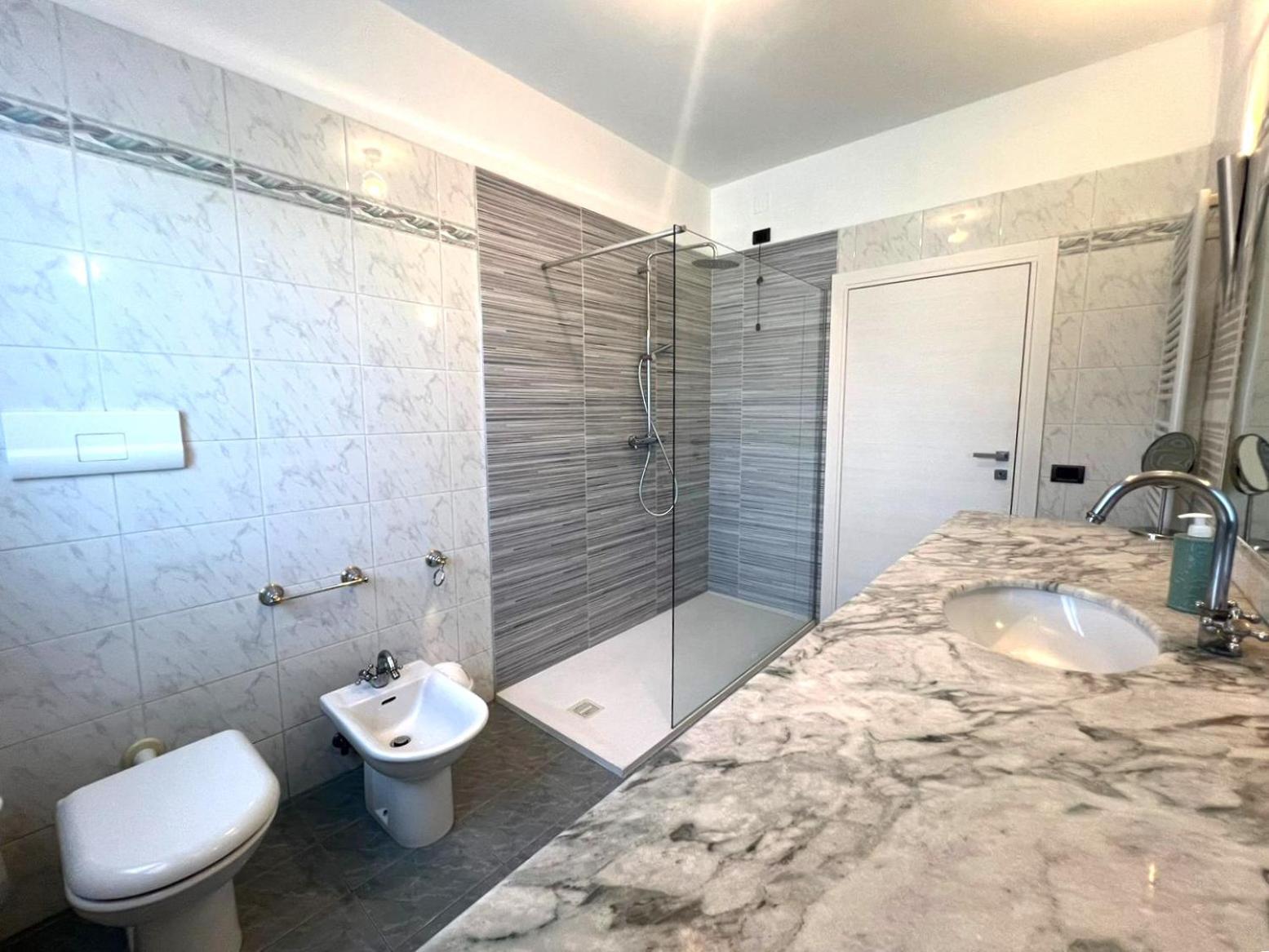 Appartamenti Casa De Lazzari - Piazza Brescia - Adria Holiday Jesolo - Family Apartments Rum bild