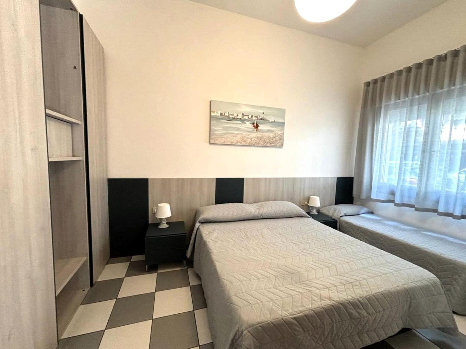 Appartamenti Casa De Lazzari - Piazza Brescia - Adria Holiday Jesolo - Family Apartments Exteriör bild